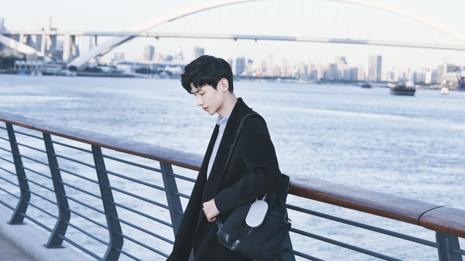 随机西甲“青春风暴”席卷赛场，球员精彩表现不断，足坛青春风暴