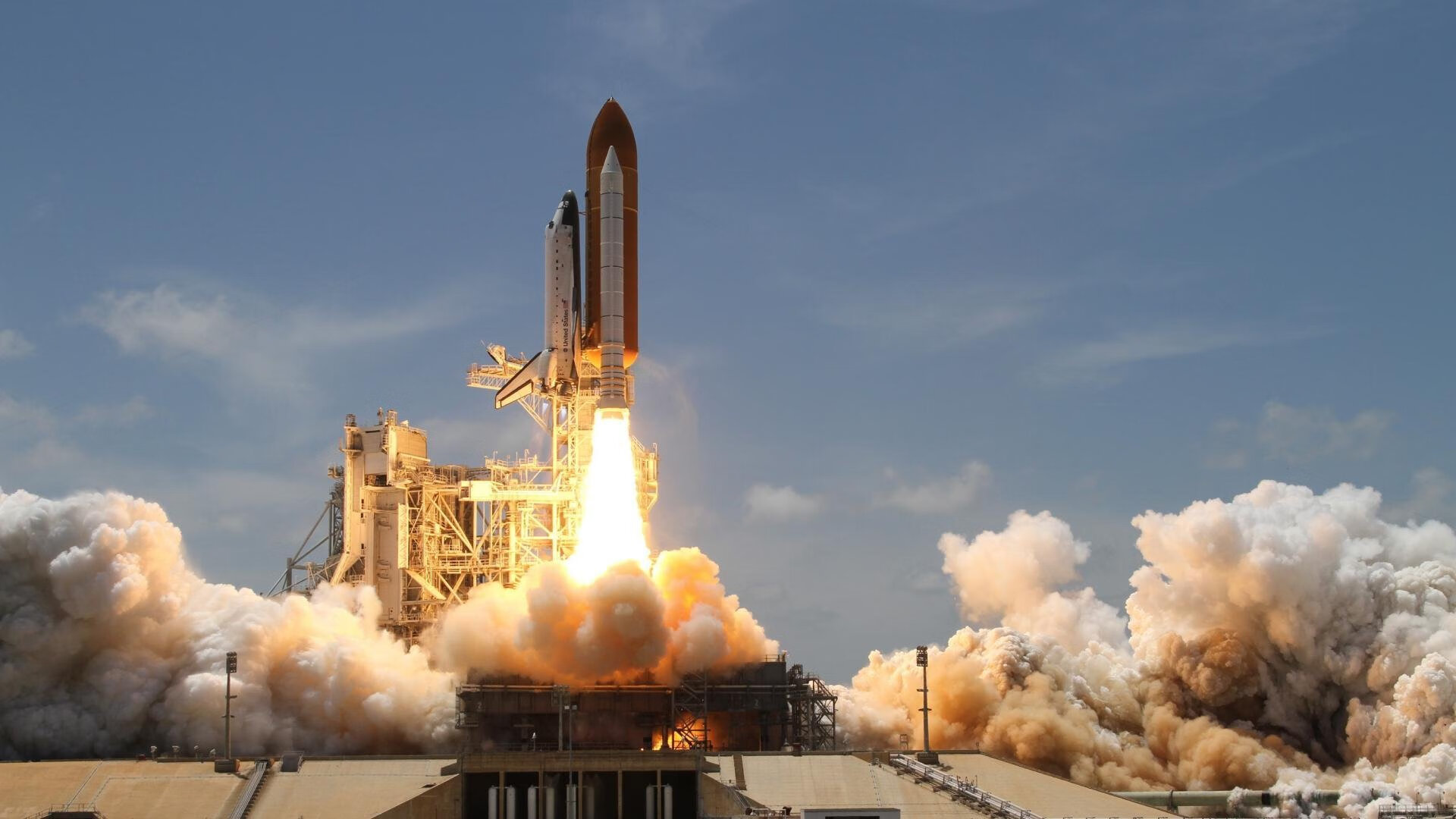 随机中国女子撑杆跳破全国纪录，李玲一跃而上4.81米，女子撑杆跳中国纪录多少