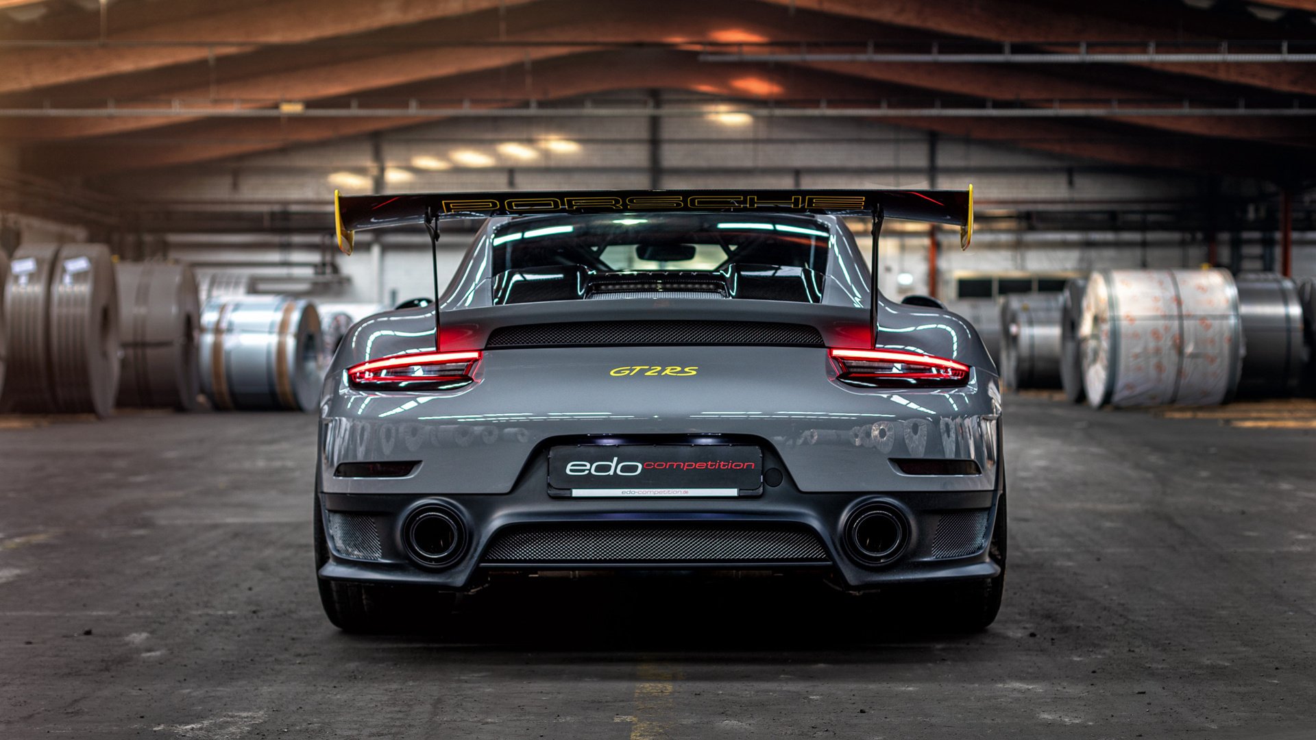 开云下载-LOL主播挑战职业赛场引发圈内热议，主播对战职业选手视频